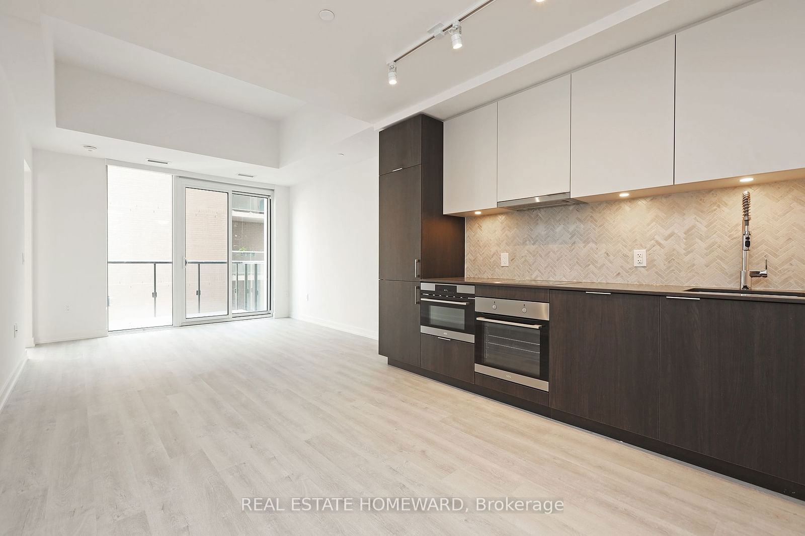 158 Front St, unit 706 for sale - image #3