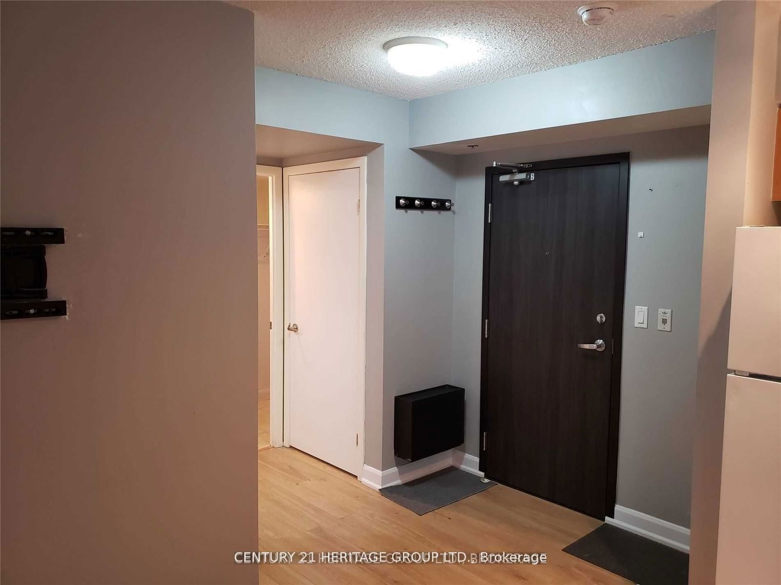 210 Victoria St, unit 608 for rent - image #2