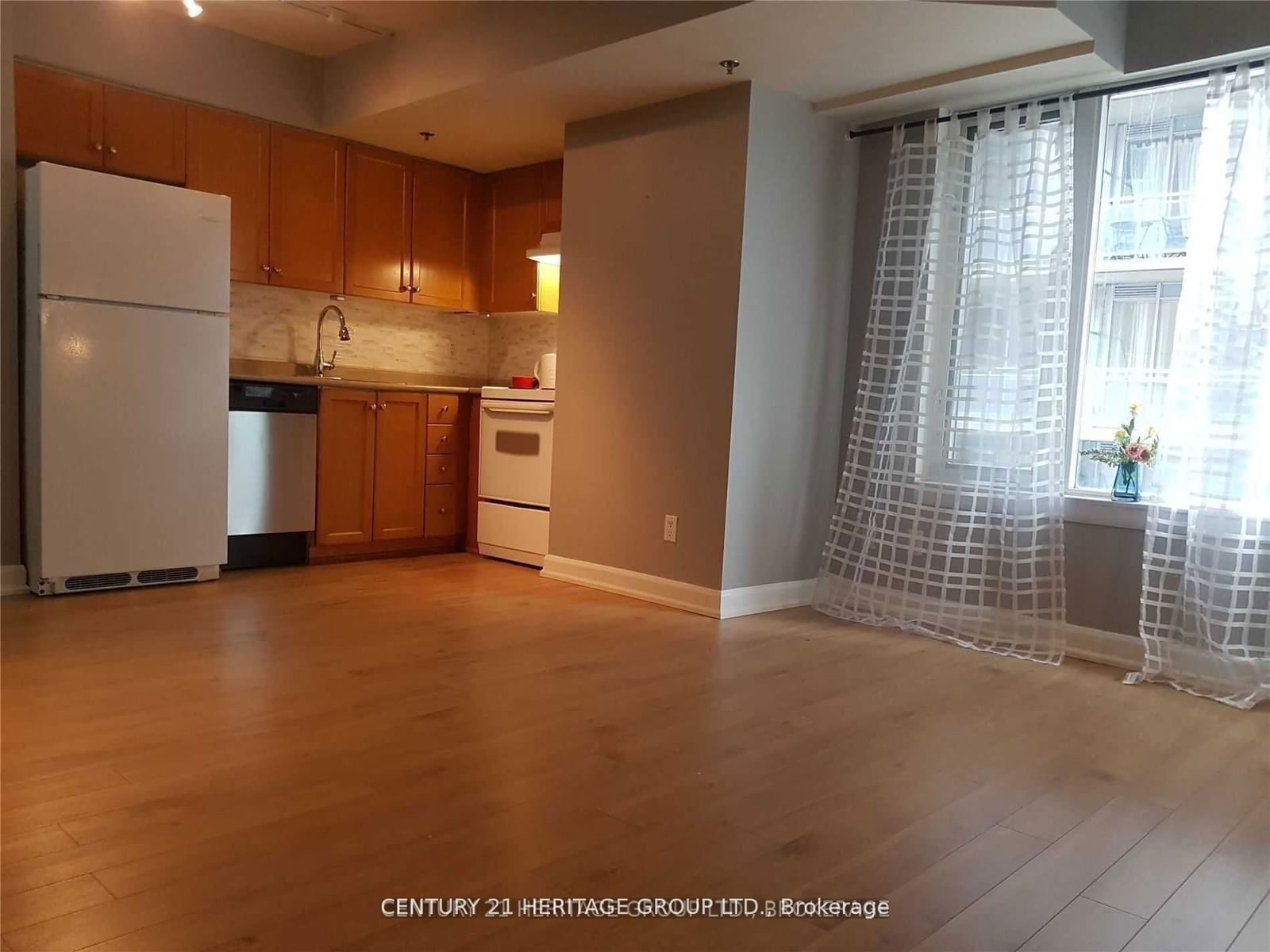 210 Victoria St, unit 608 for rent - image #8