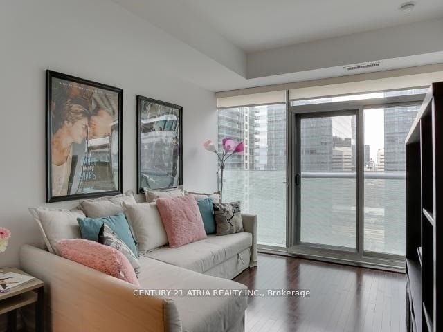 12 York St, unit 1709 for rent - image #3