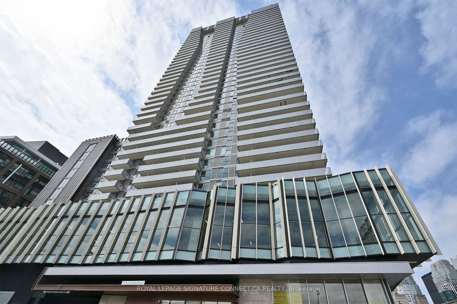 20 Richardson St, unit 901 for rent - image #3