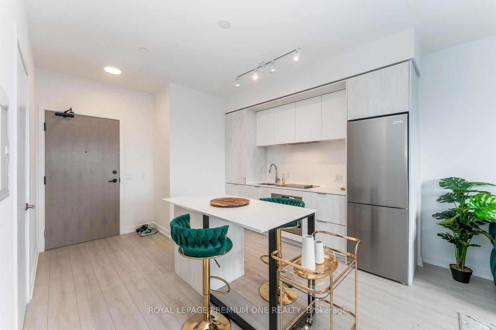 130 River St, unit 1411 for sale