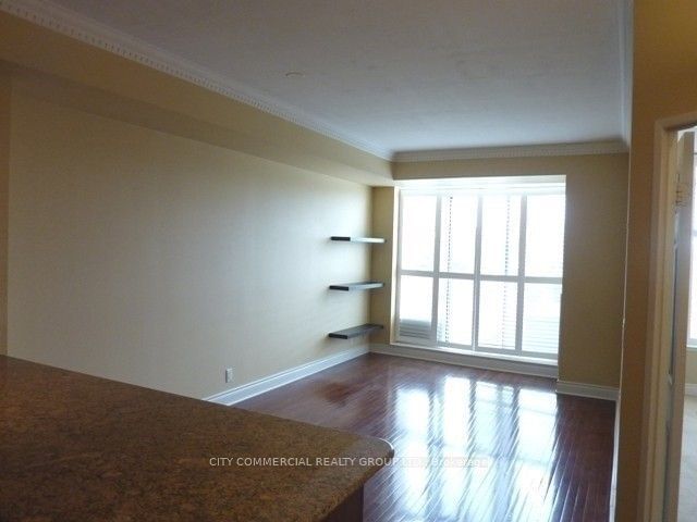 245 Davisville Ave, unit Lph 8 for rent