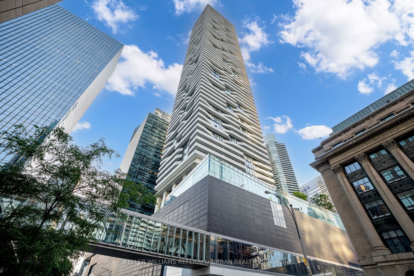 100 Harbour St, unit 1604 for sale - image #2