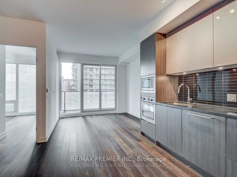 115 Blue Jays Way, unit 1607 for rent - image #5