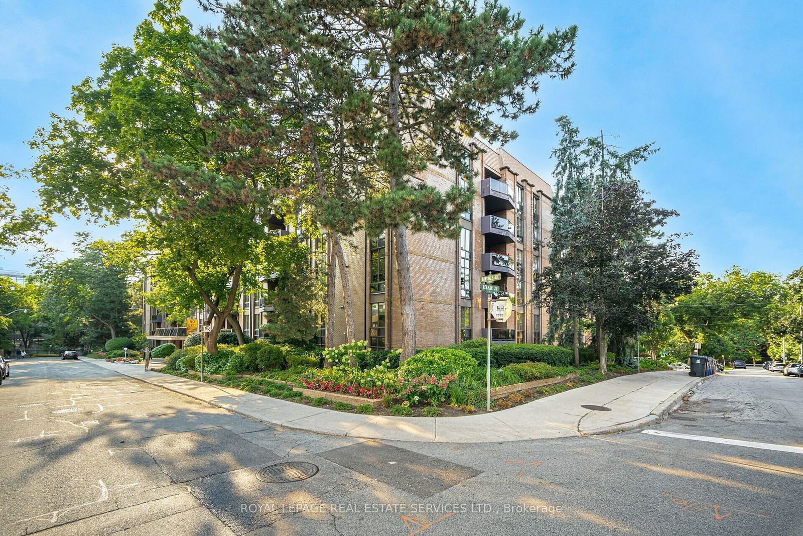 350 Lonsdale Rd, unit 607 for sale - image #2