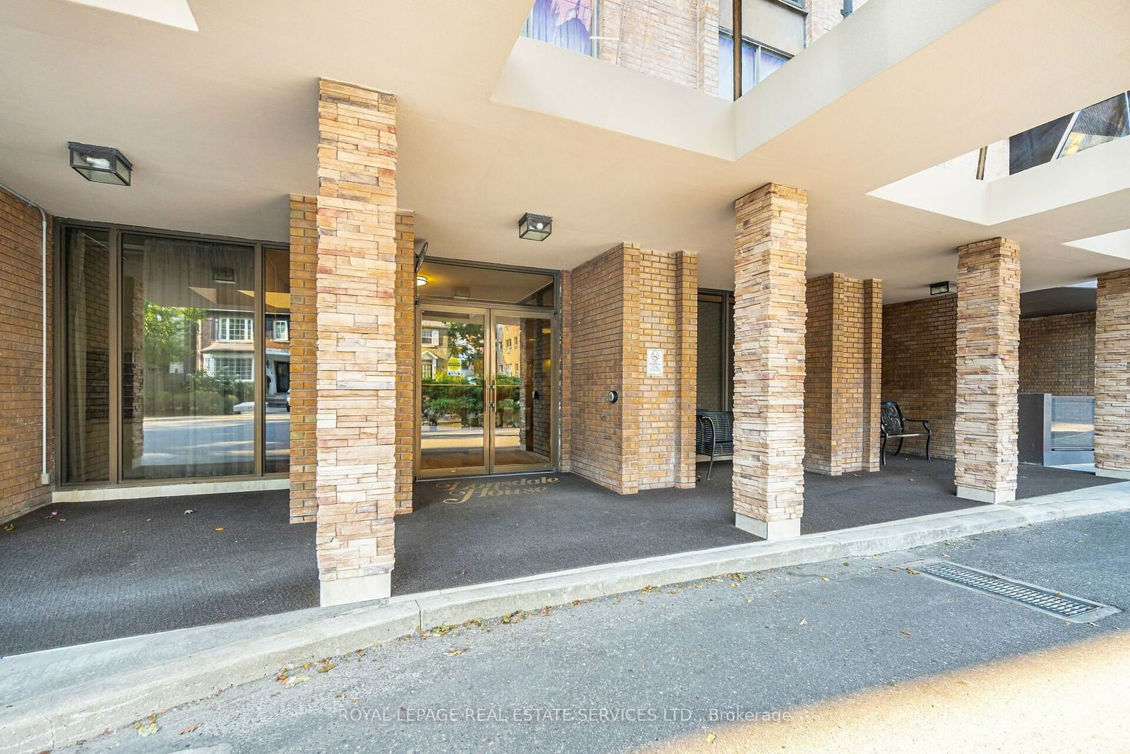 350 Lonsdale Rd, unit 607 for sale - image #3