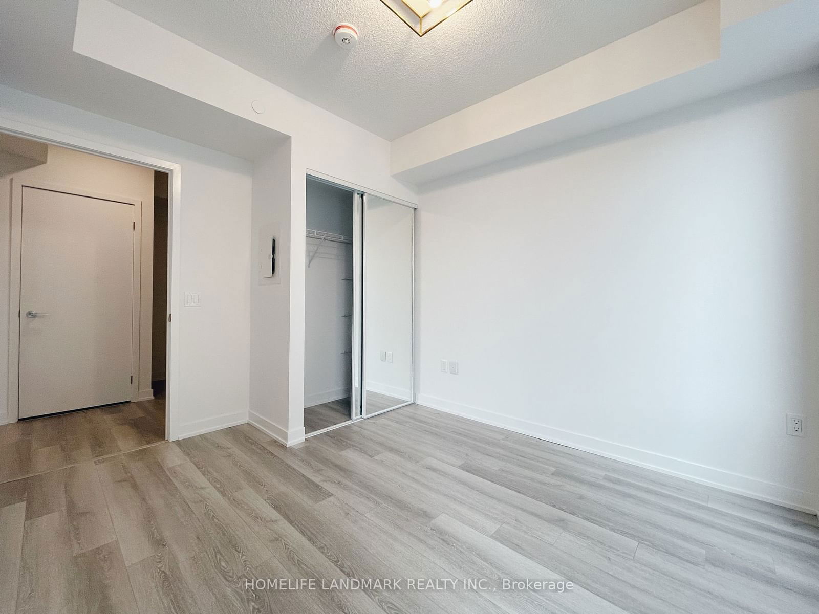 238 Simcoe St, unit 2207 for rent