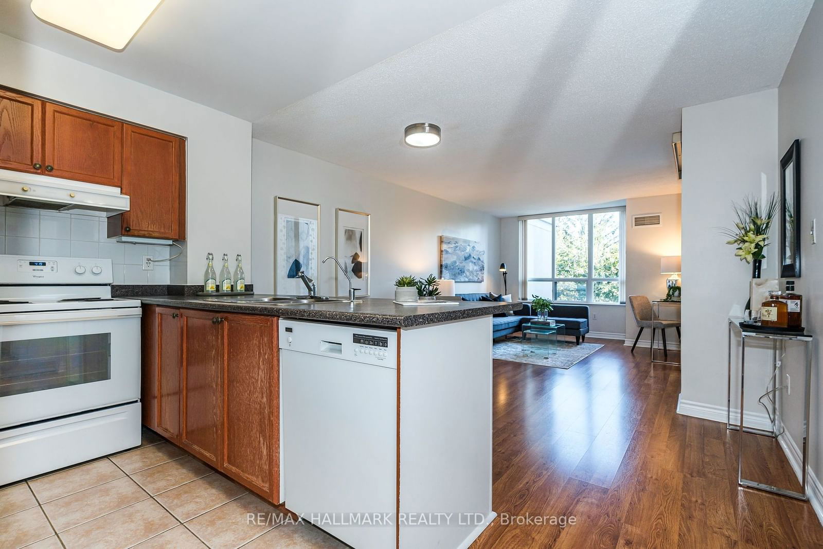 225 Merton St, unit 617 for sale - image #10