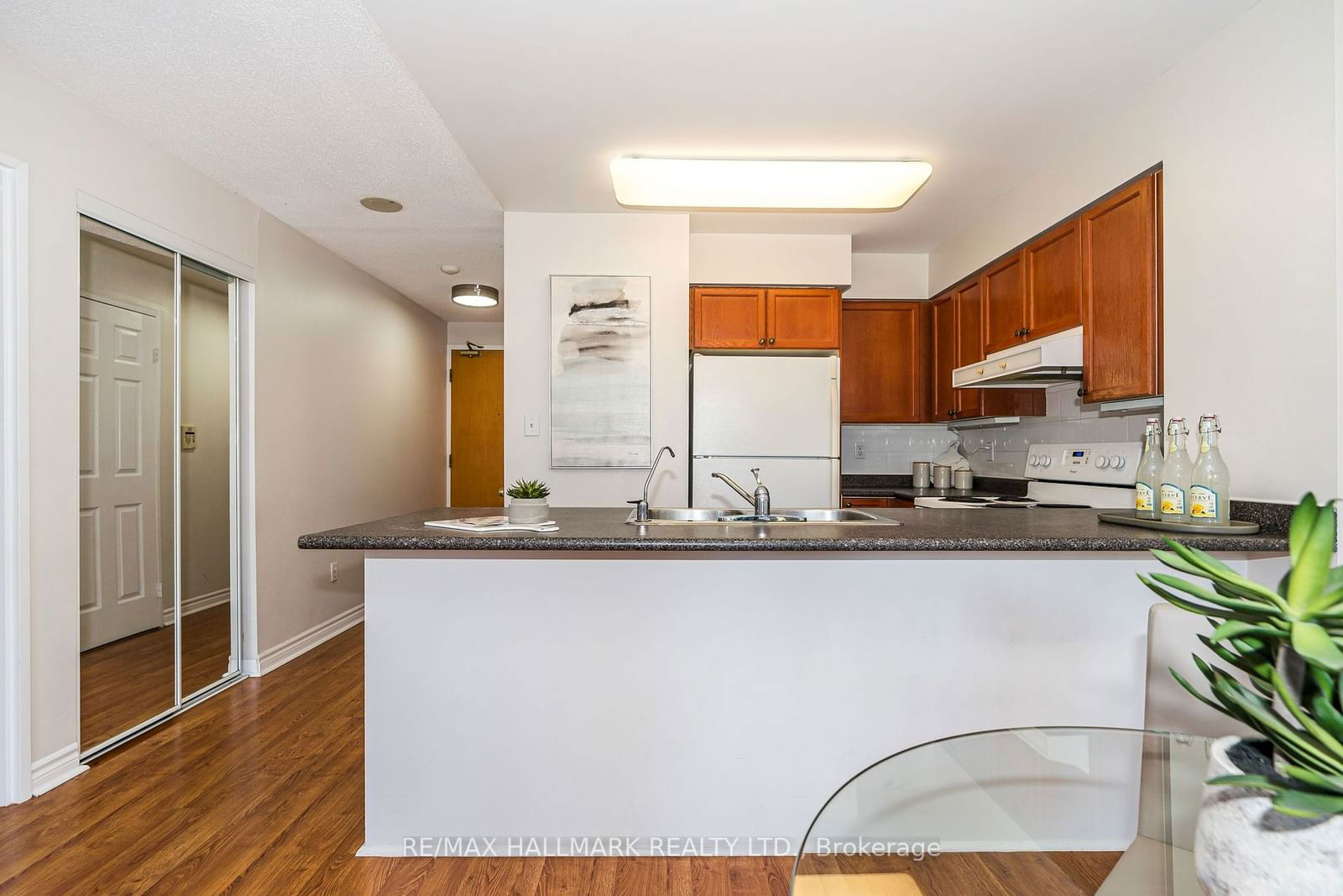 225 Merton St, unit 617 for sale