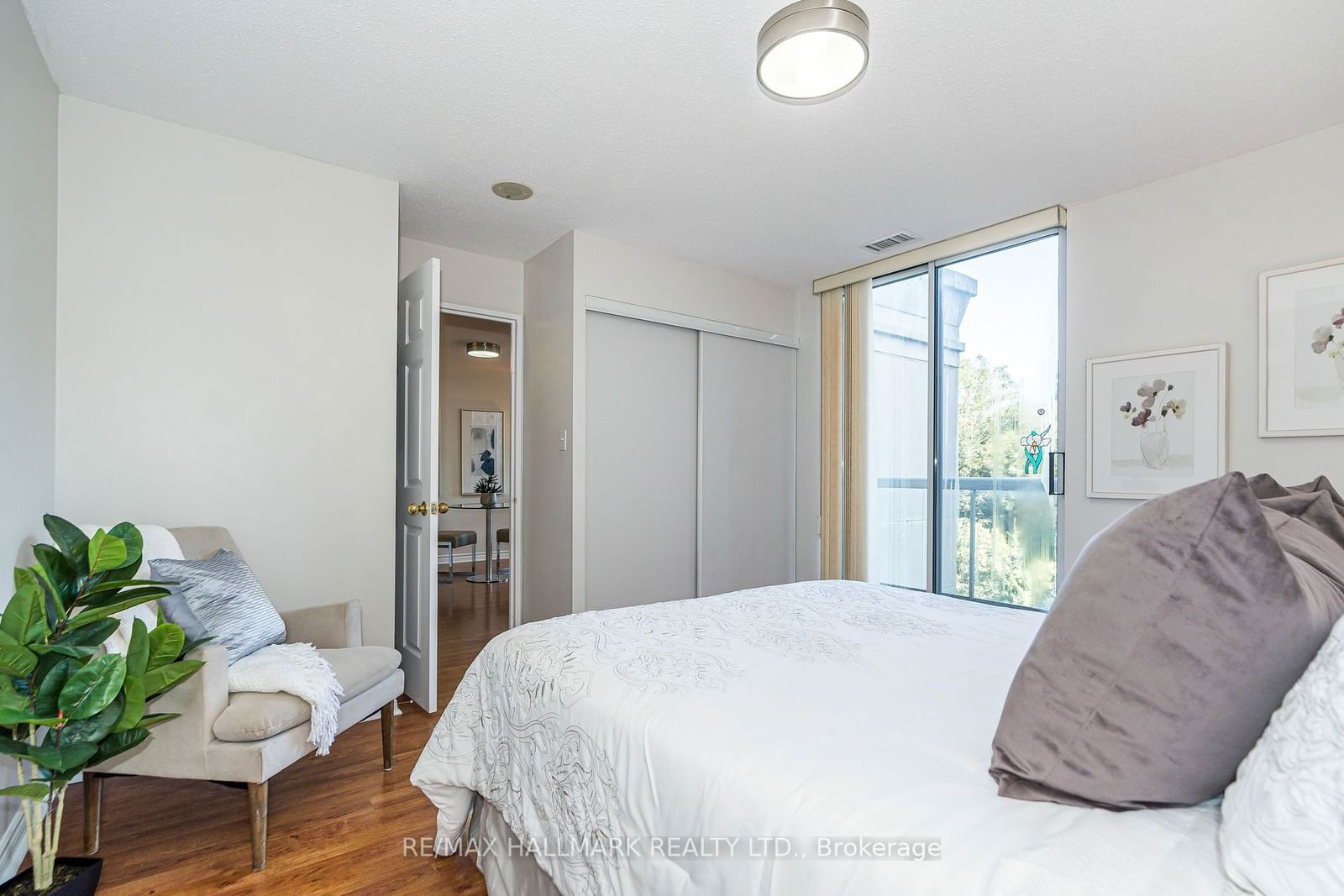 225 Merton St, unit 617 for sale