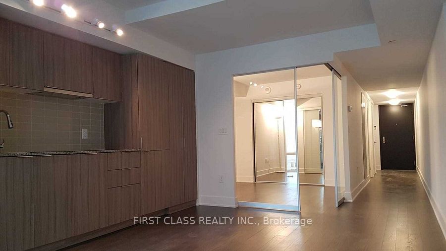 955 Bay St, unit 722 for rent