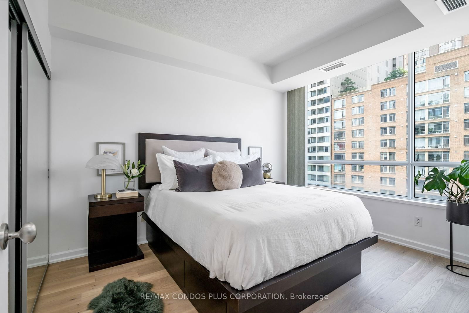 111 Elizabeth St, unit 1119 for sale - image #5