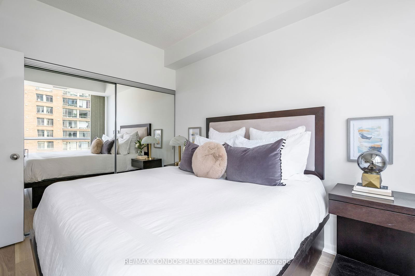 111 Elizabeth St, unit 1119 for sale - image #8