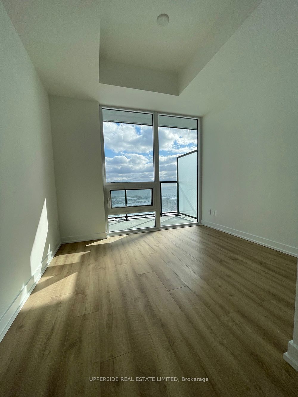 135 East Liberty St, unit 2213 for rent - image #3