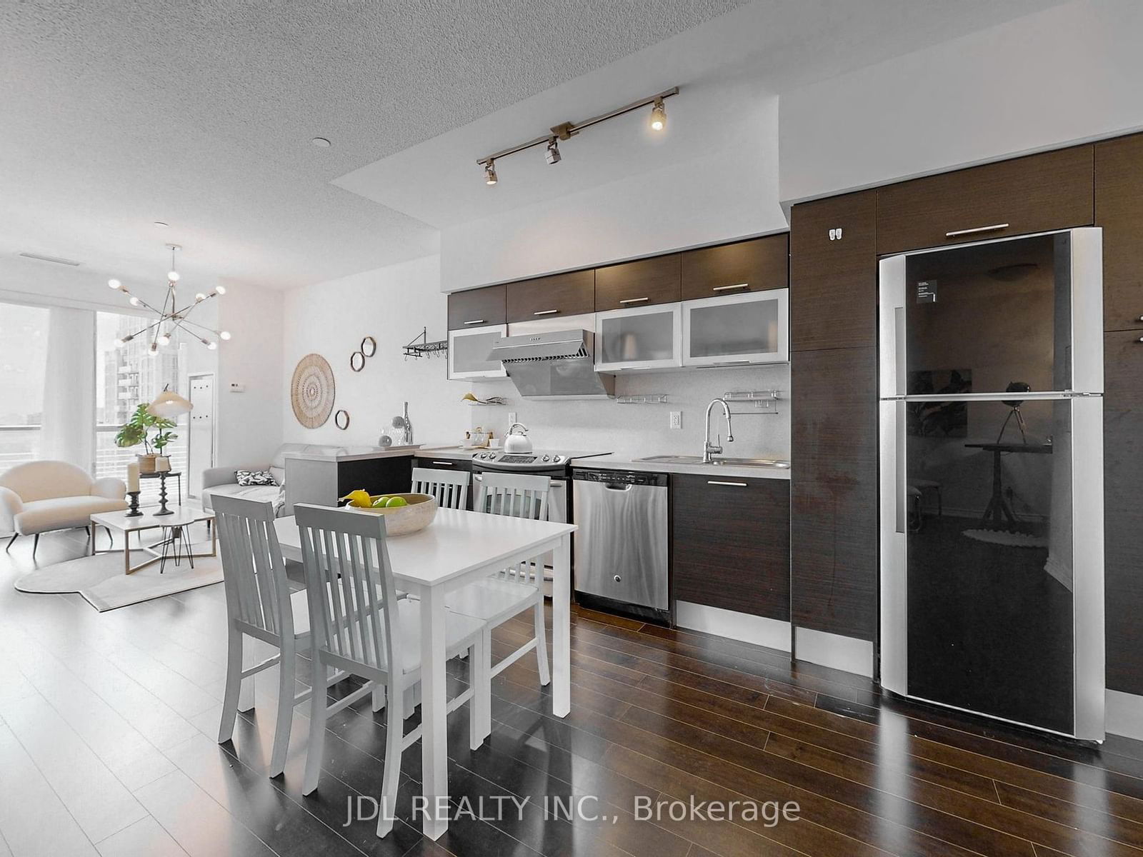 386 Yonge St, unit 3213 for sale