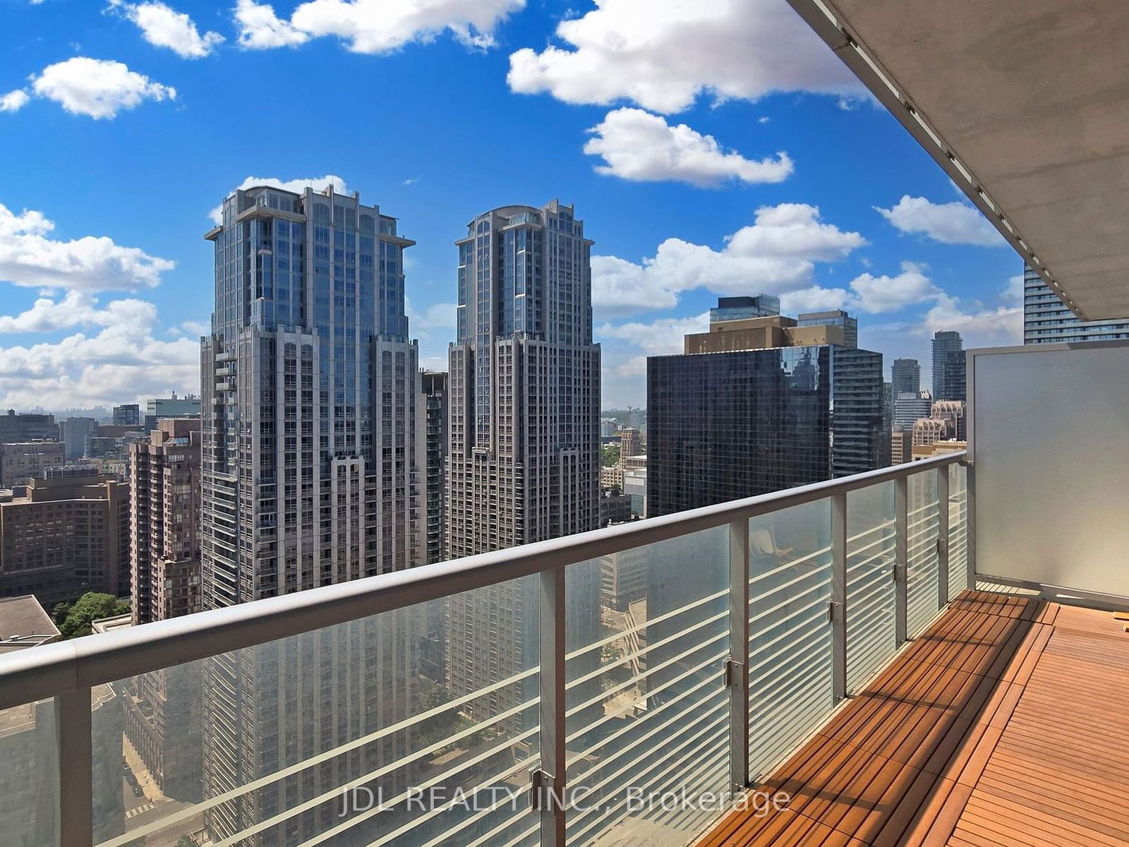 386 Yonge St, unit 3213 for sale