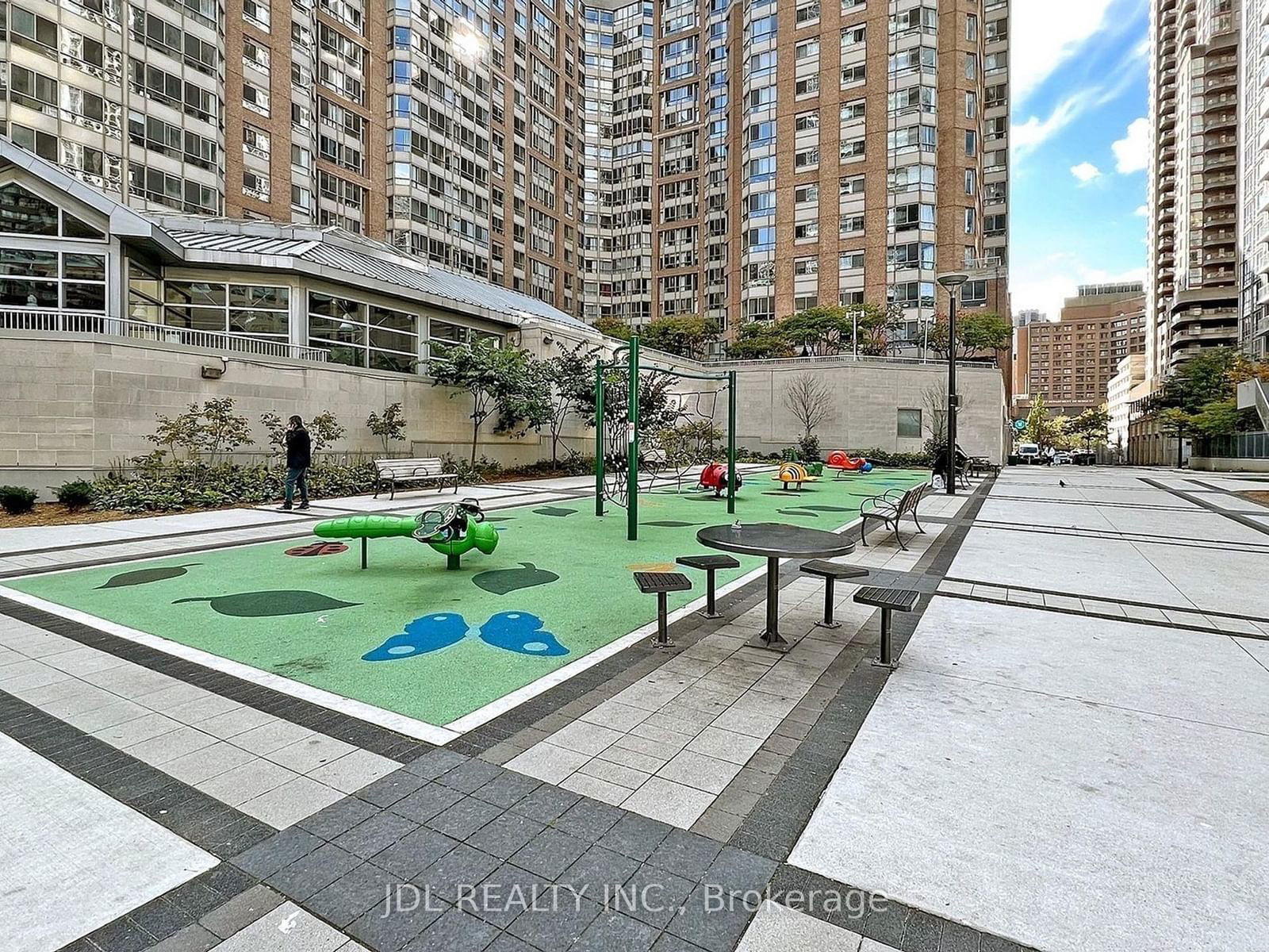 386 Yonge St, unit 3213 for sale - image #35