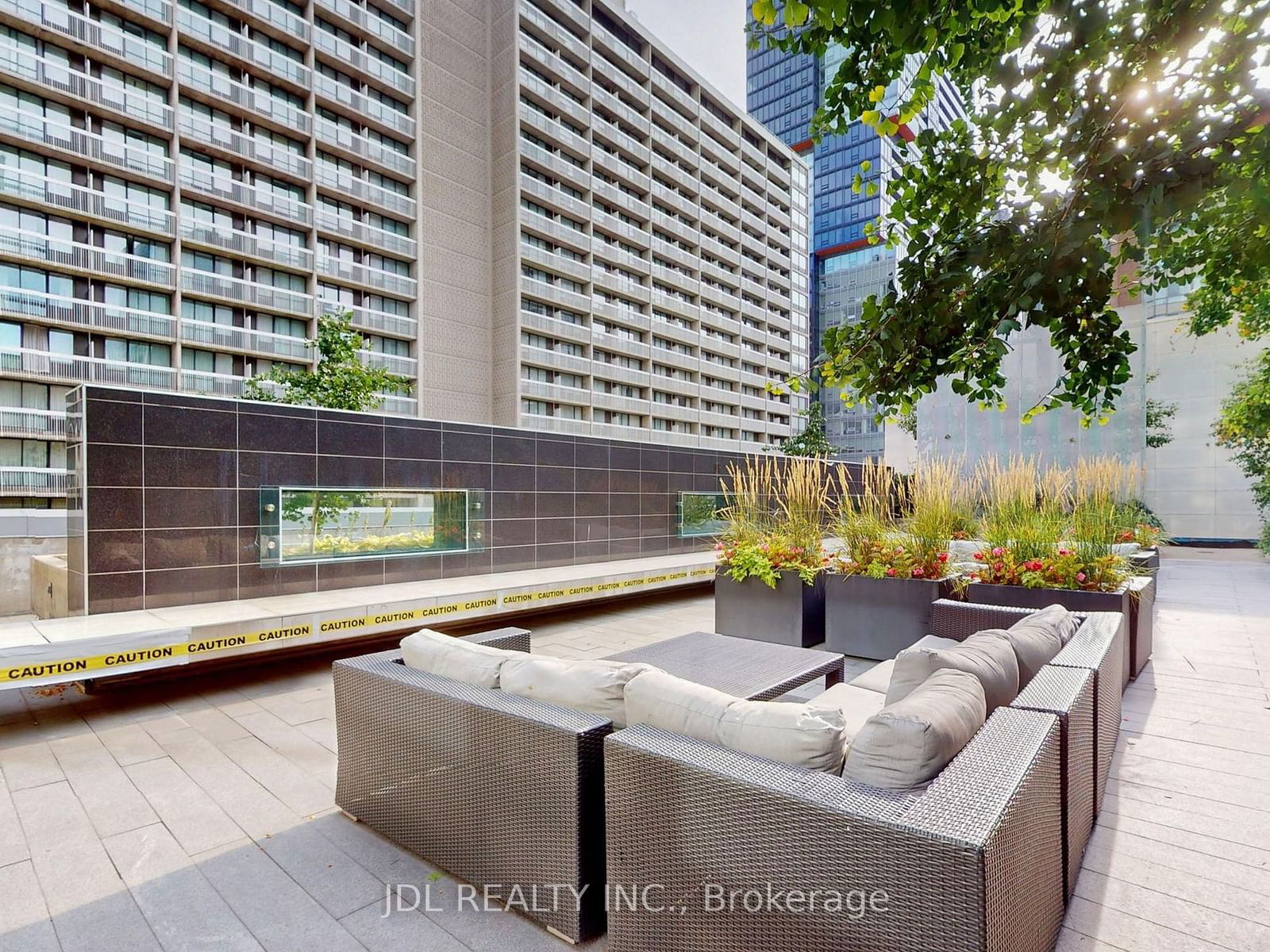 386 Yonge St, unit 3213 for sale