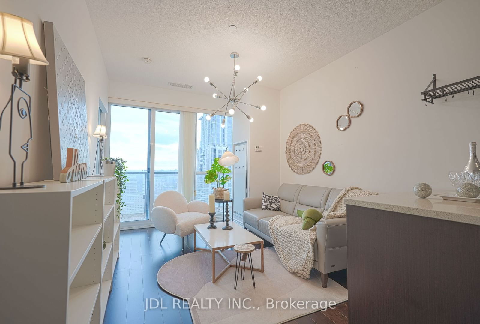 386 Yonge St, unit 3213 for sale