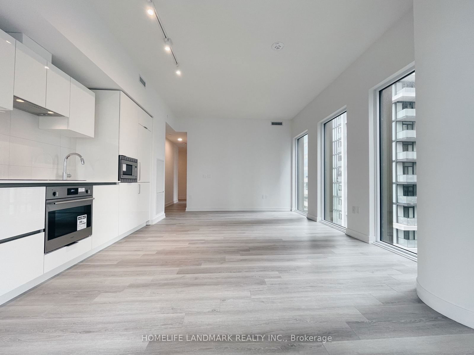 238 Simcoe St, unit 1804 for sale