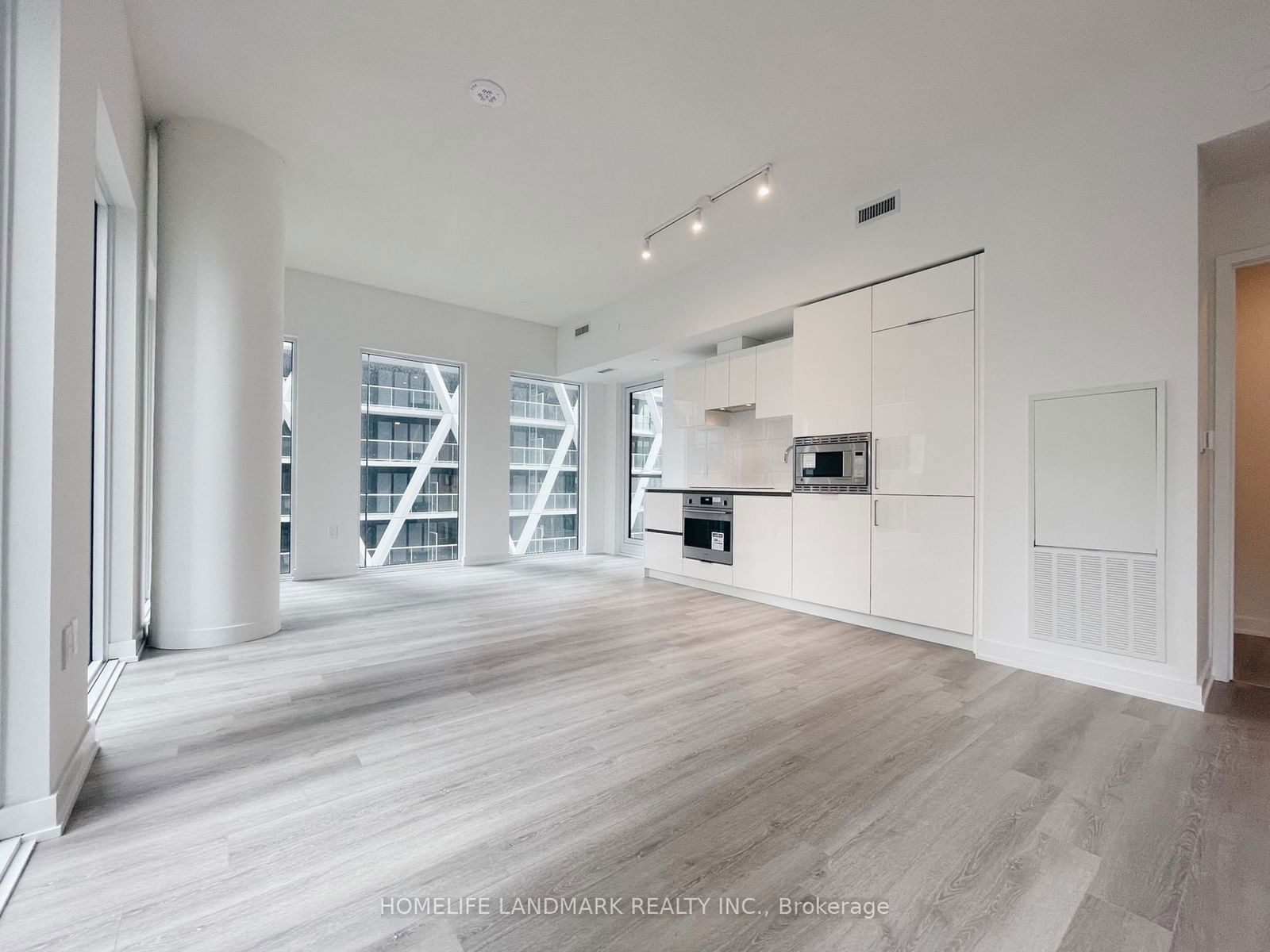 238 Simcoe St, unit 1804 for sale - image #2