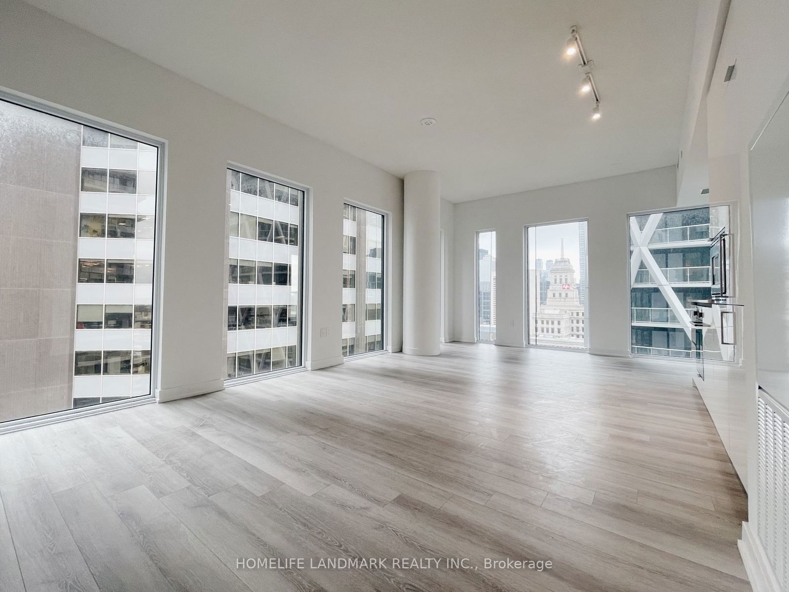 238 Simcoe St, unit 1804 for sale - image #3