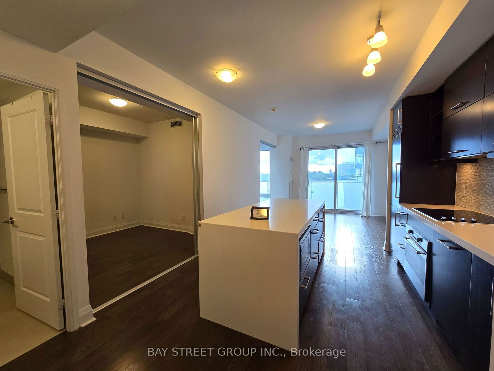 1080 Bay St, unit 506 for rent - image #3