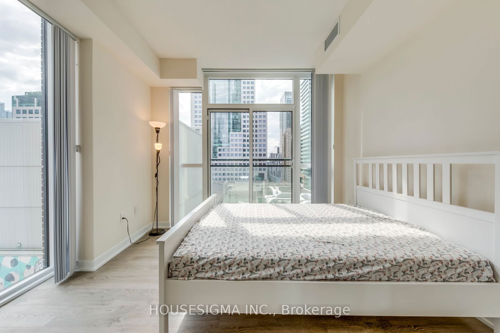 99 John St, unit 801 for rent - image #9