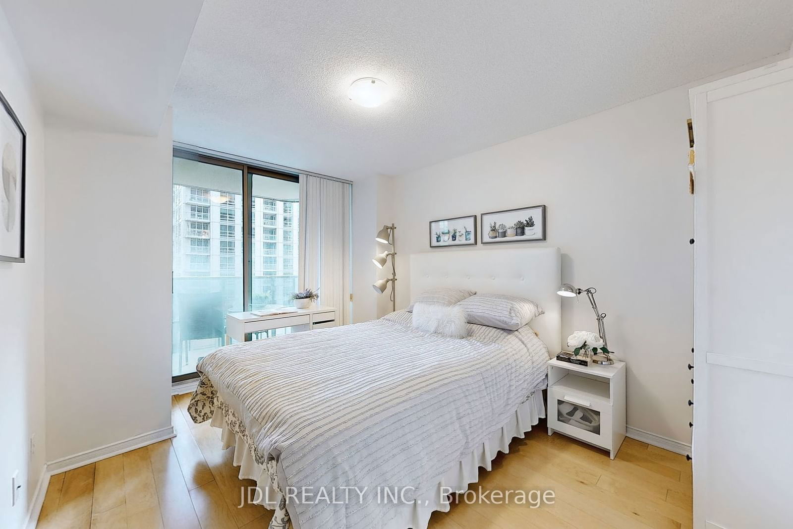 750 Bay St, unit 903 for sale