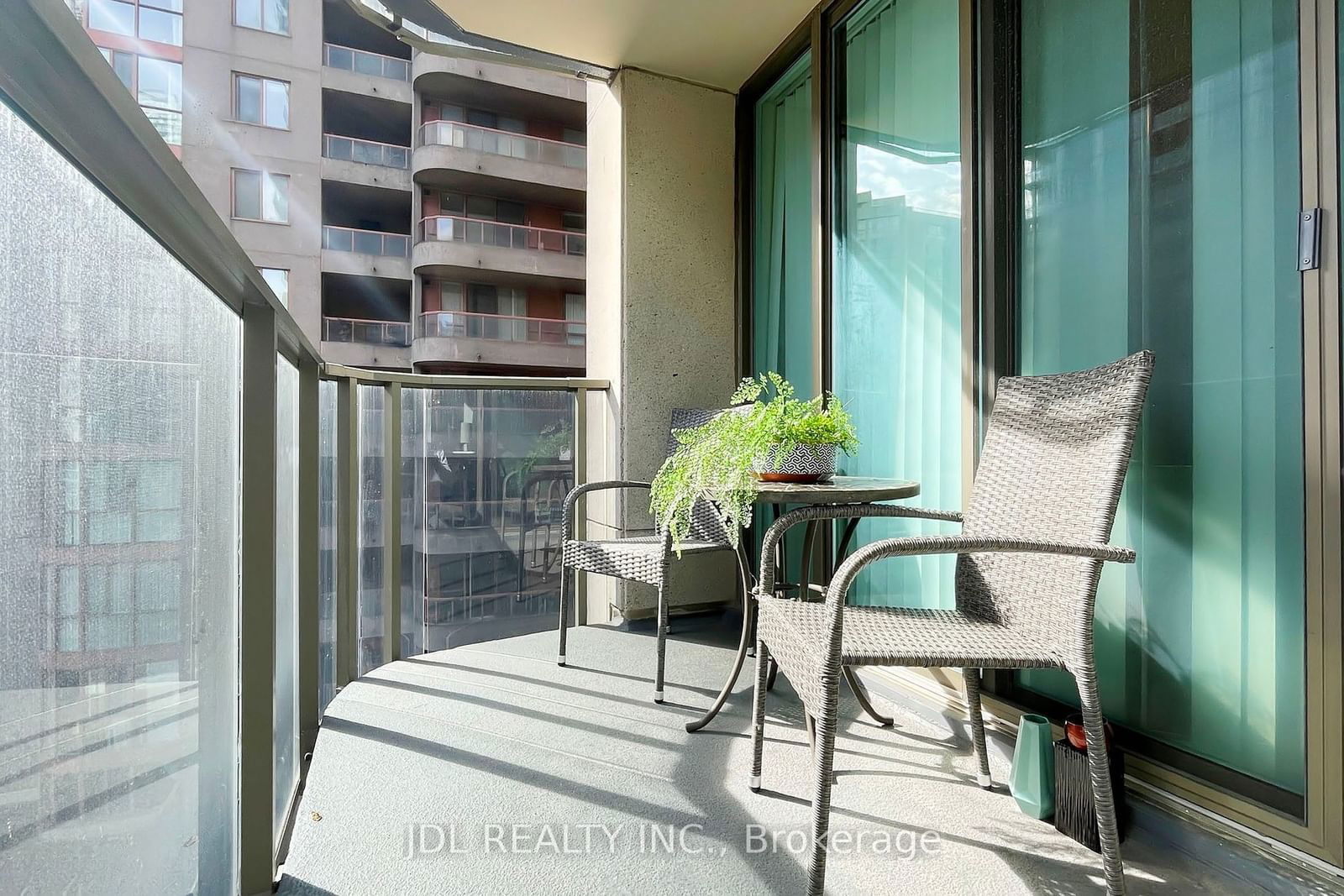 750 Bay St, unit 903 for sale