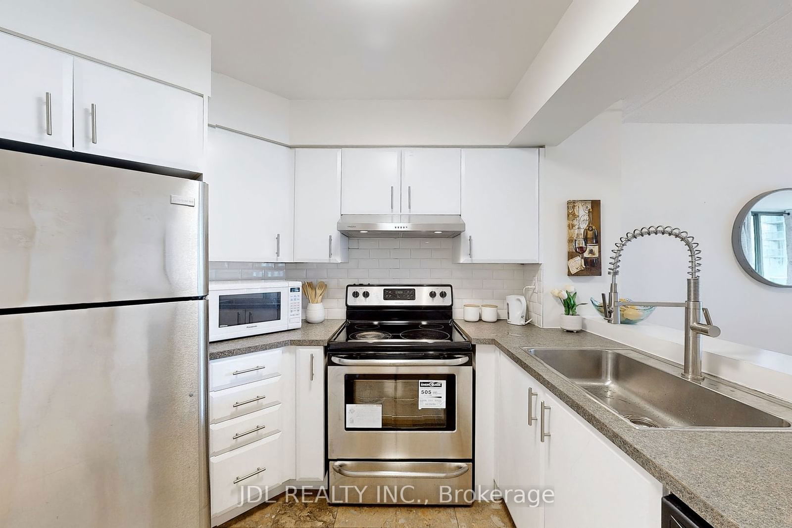 750 Bay St, unit 903 for sale