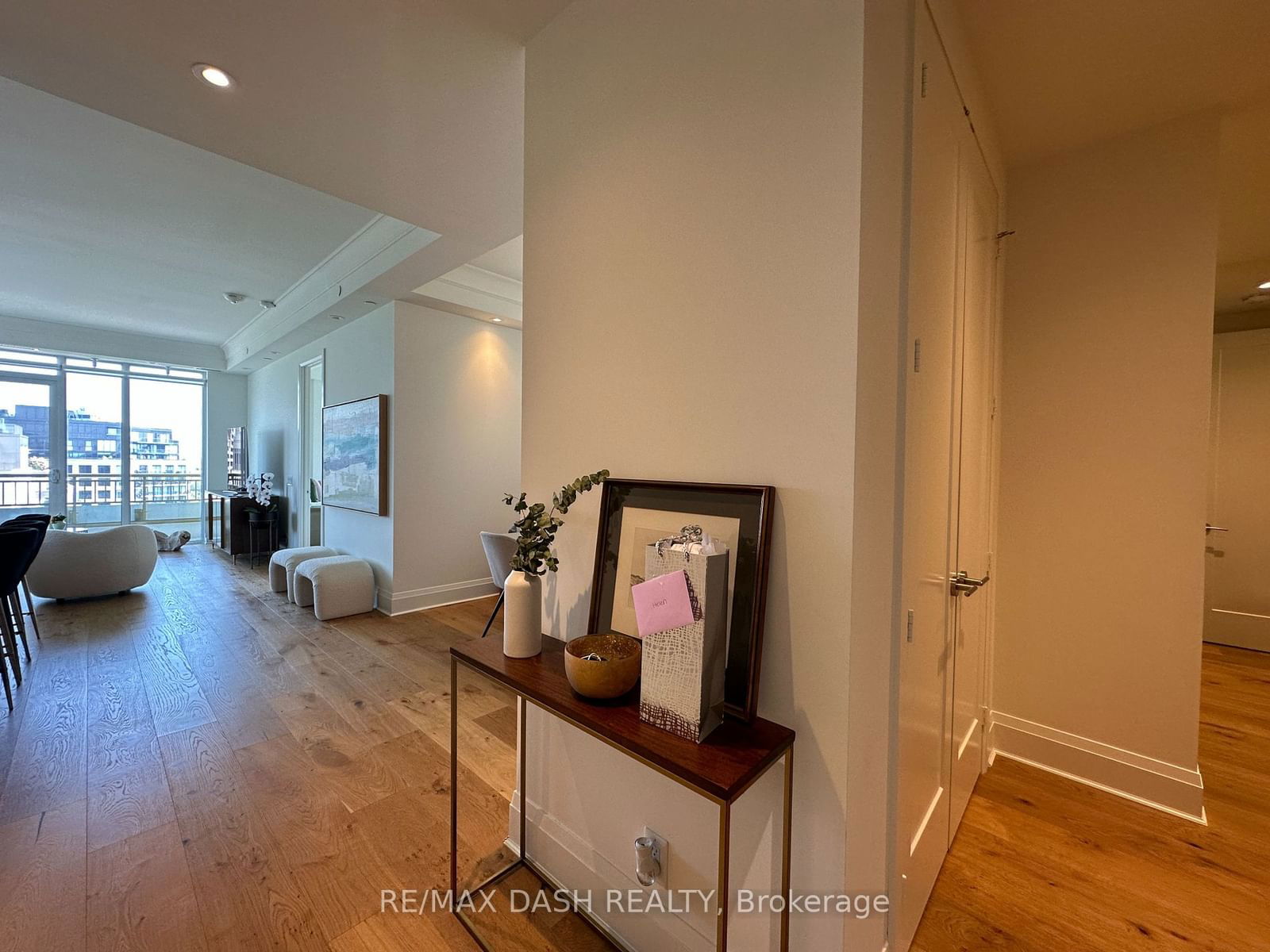 151 Avenue Rd, unit 1002 for rent