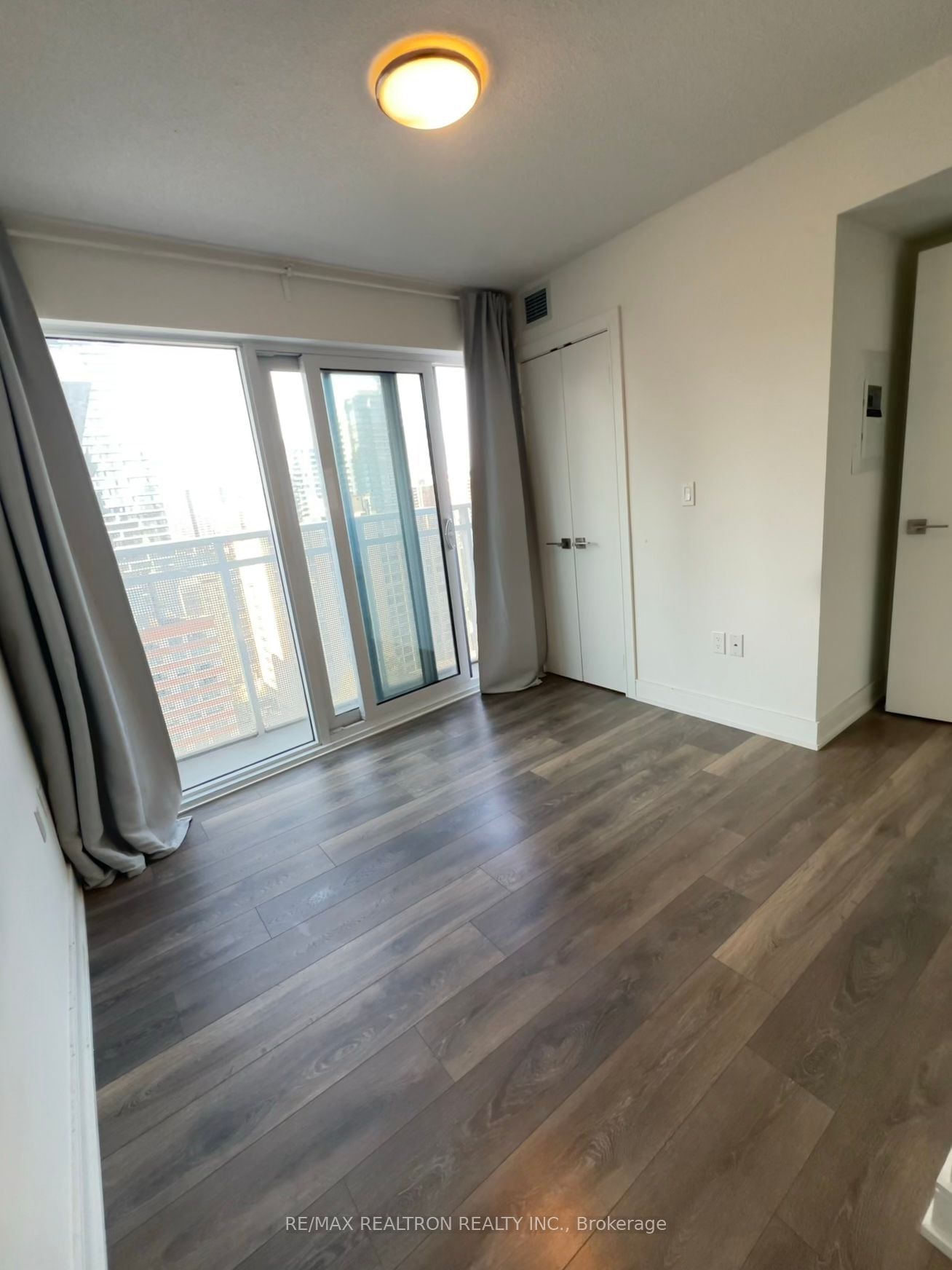 89 Mcgill St, unit 1605 for rent