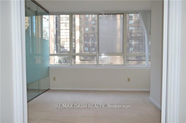 633 Bay St, unit 409 for rent