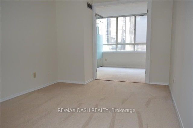 633 Bay St, unit 409 for rent