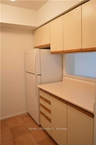 633 Bay St, unit 409 for rent - image #8