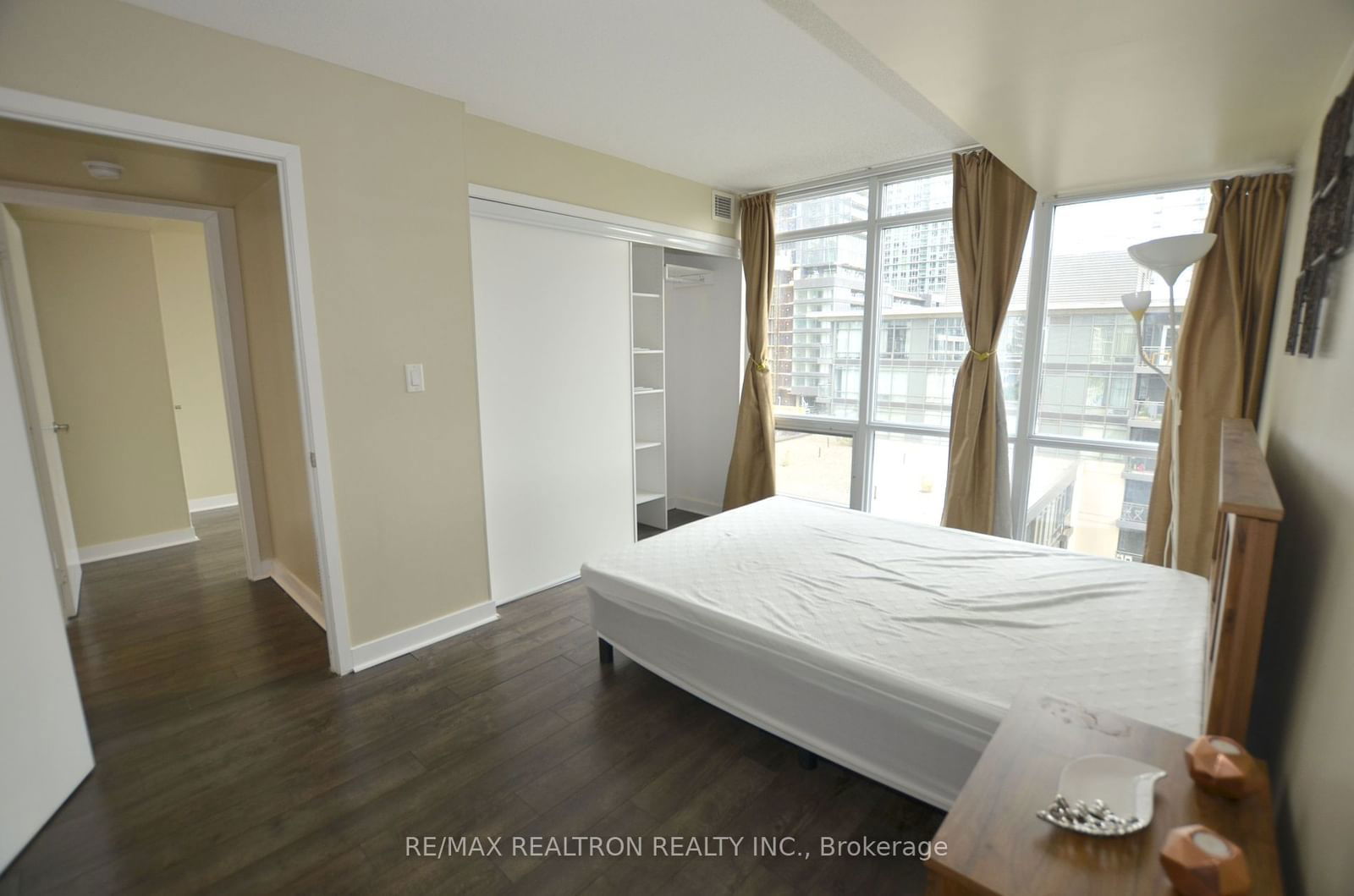 15 Fort York Blvd, unit 906 for rent