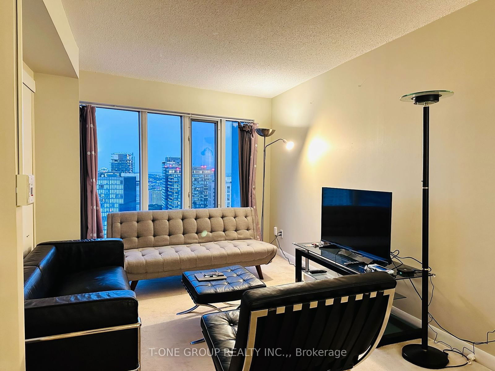 210 Victoria St, unit 3103 for rent