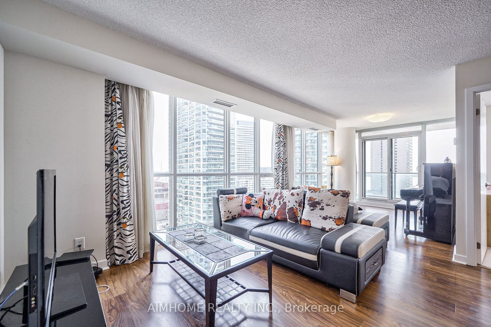 33 Bay St, unit 1508 for sale