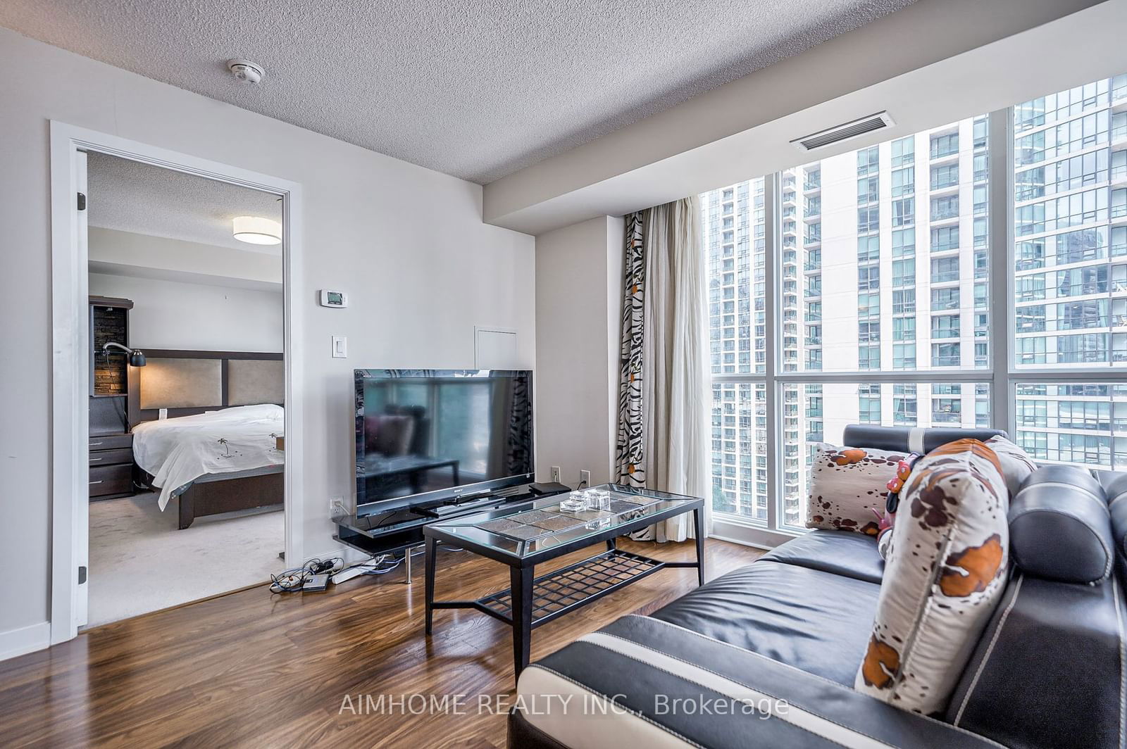 33 Bay St, unit 1508 for sale