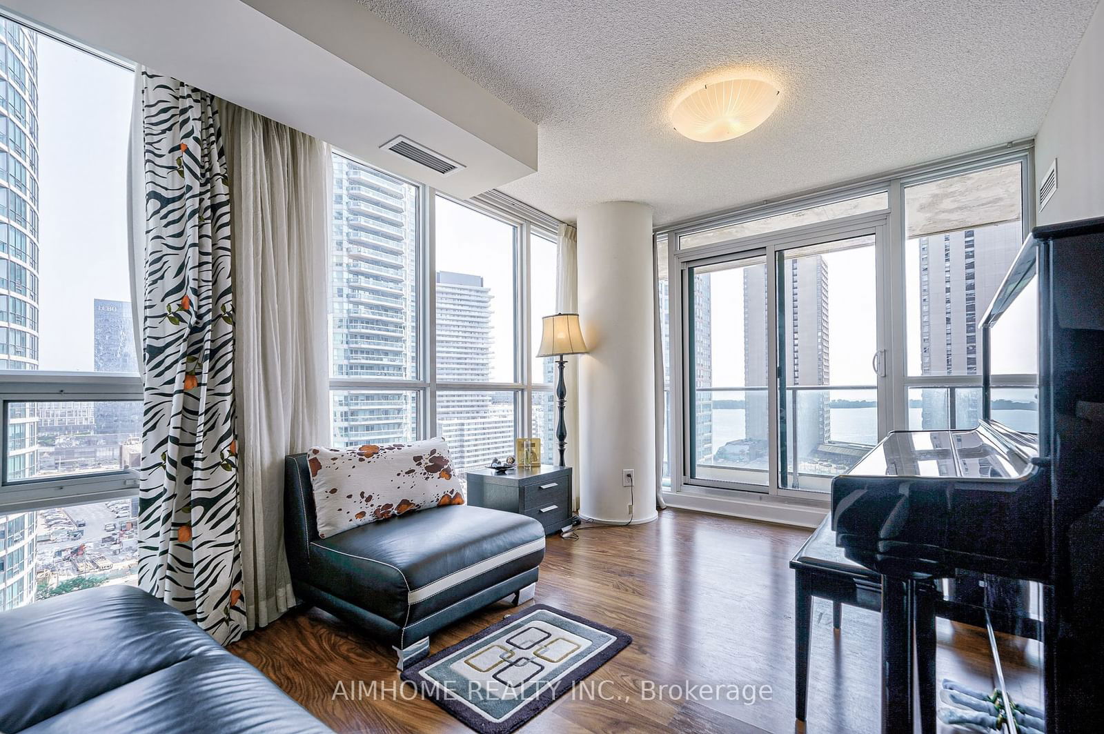 33 Bay St, unit 1508 for sale