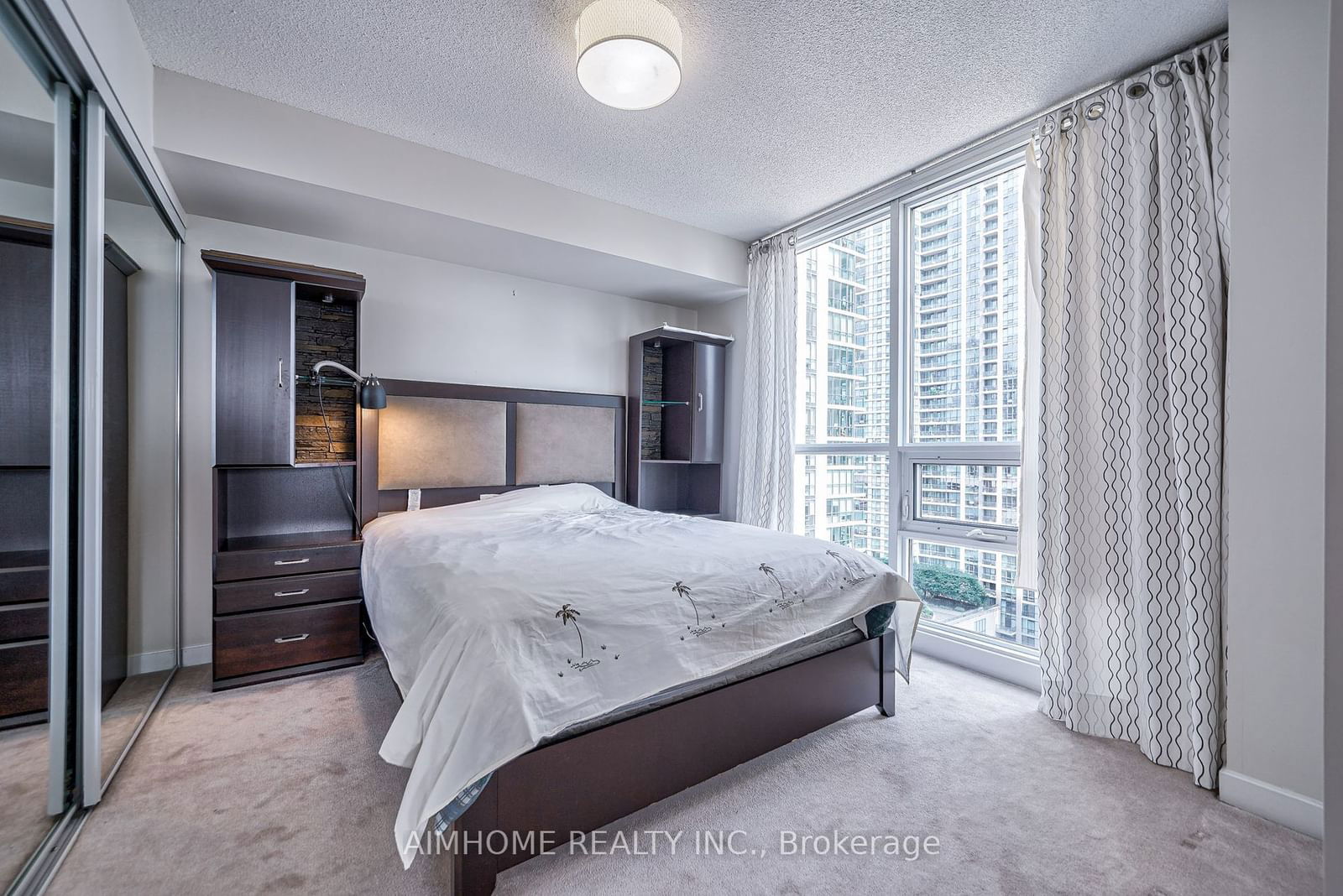 33 Bay St, unit 1508 for sale