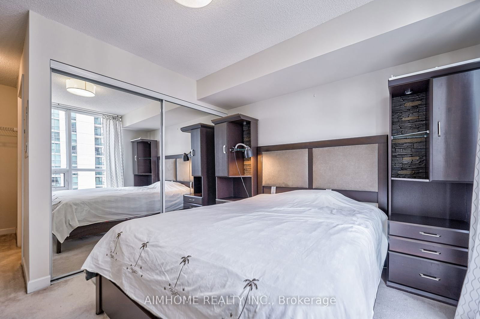 33 Bay St, unit 1508 for sale