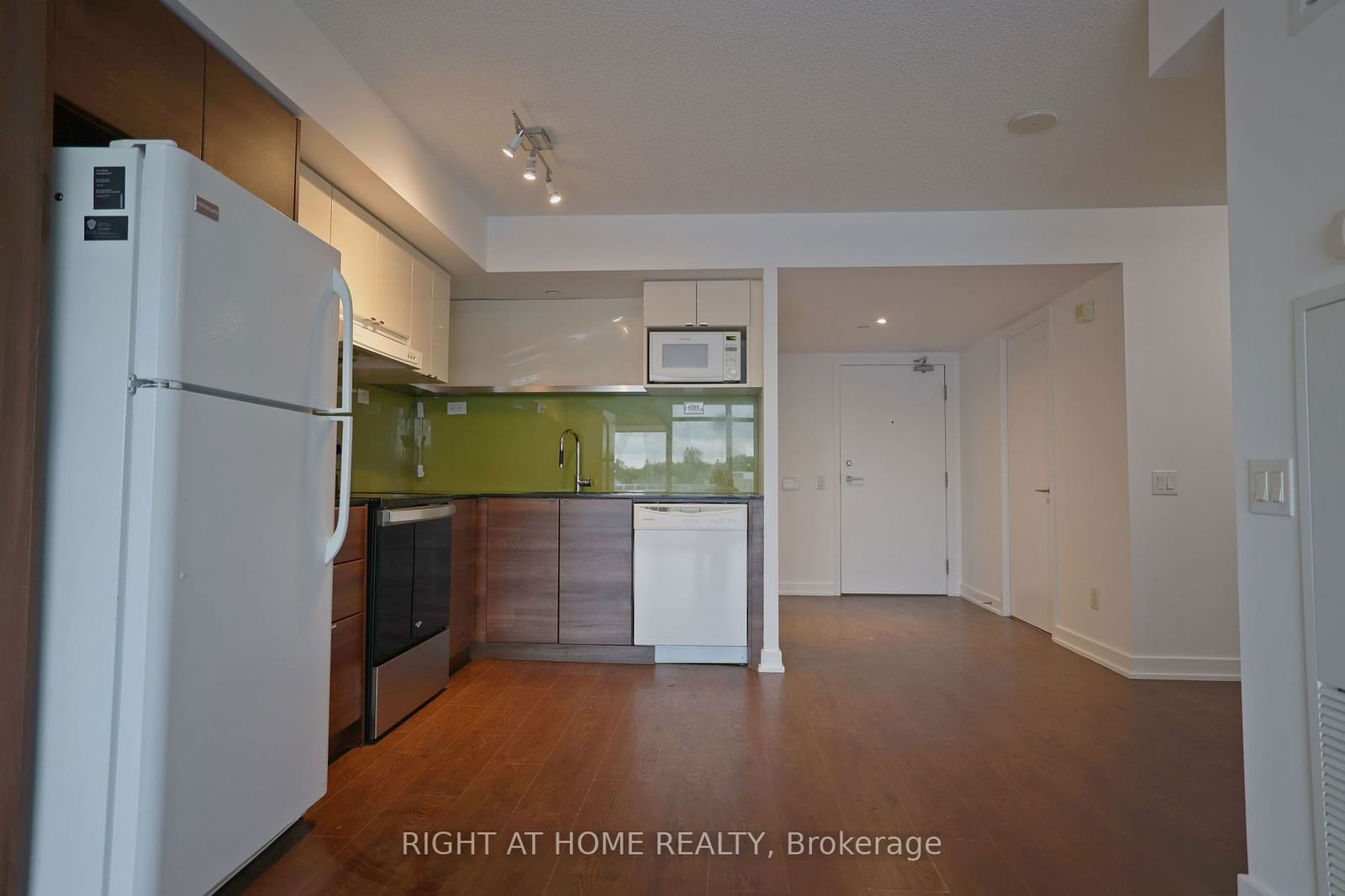 72 esther shiner Blvd, unit 308 for rent - image #7