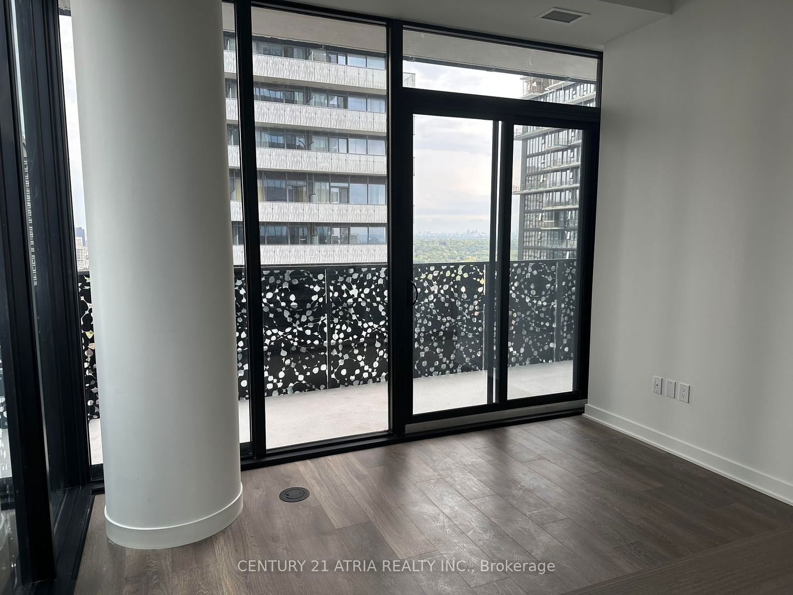 55 Charles St E, unit 3010 for rent