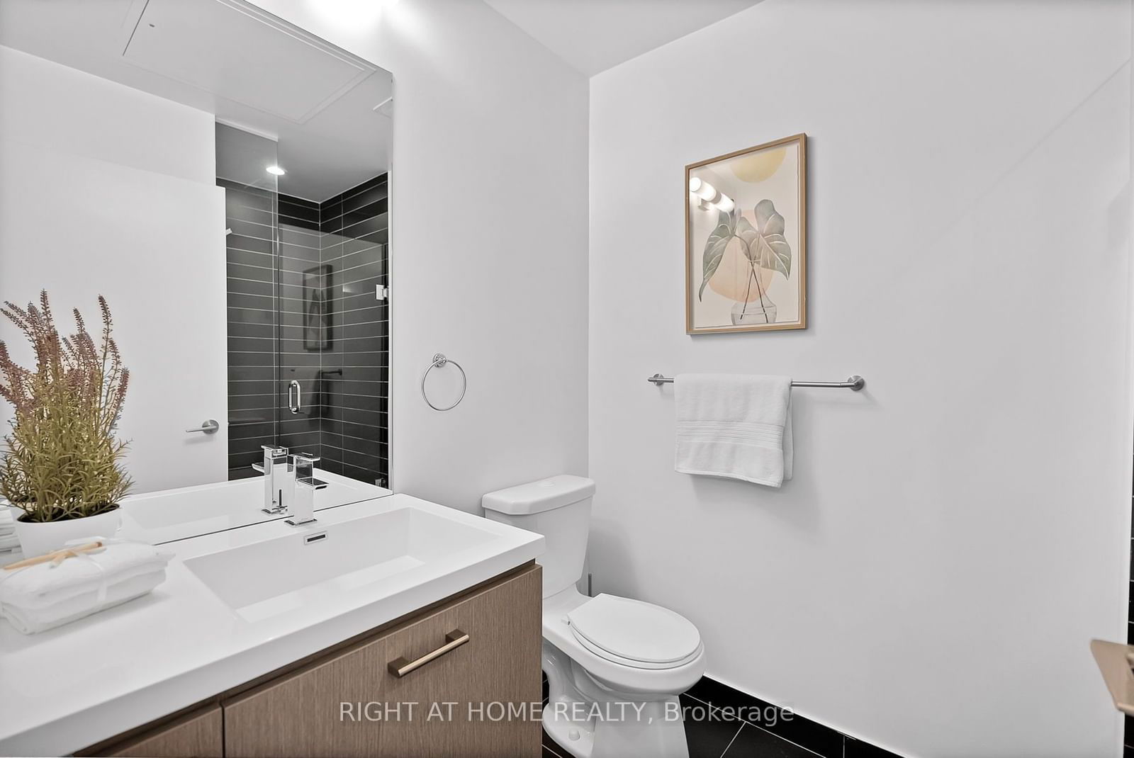 87 Peter St, unit 2816 for rent - image #12