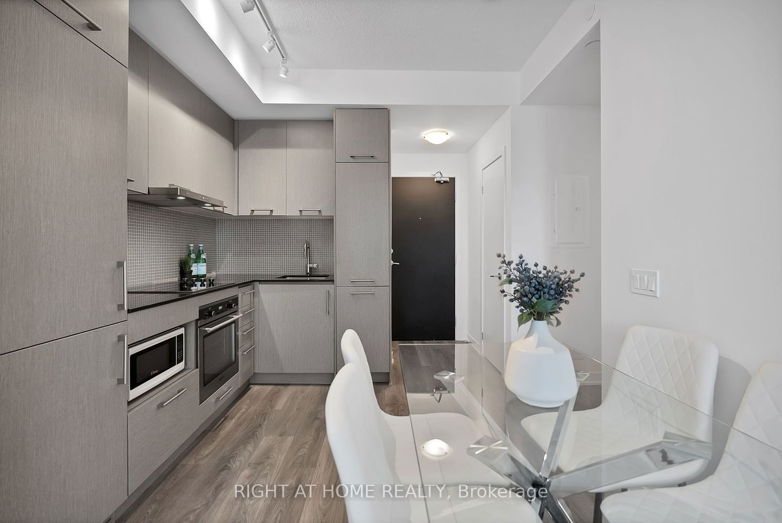 87 Peter St, unit 2816 for rent - image #3