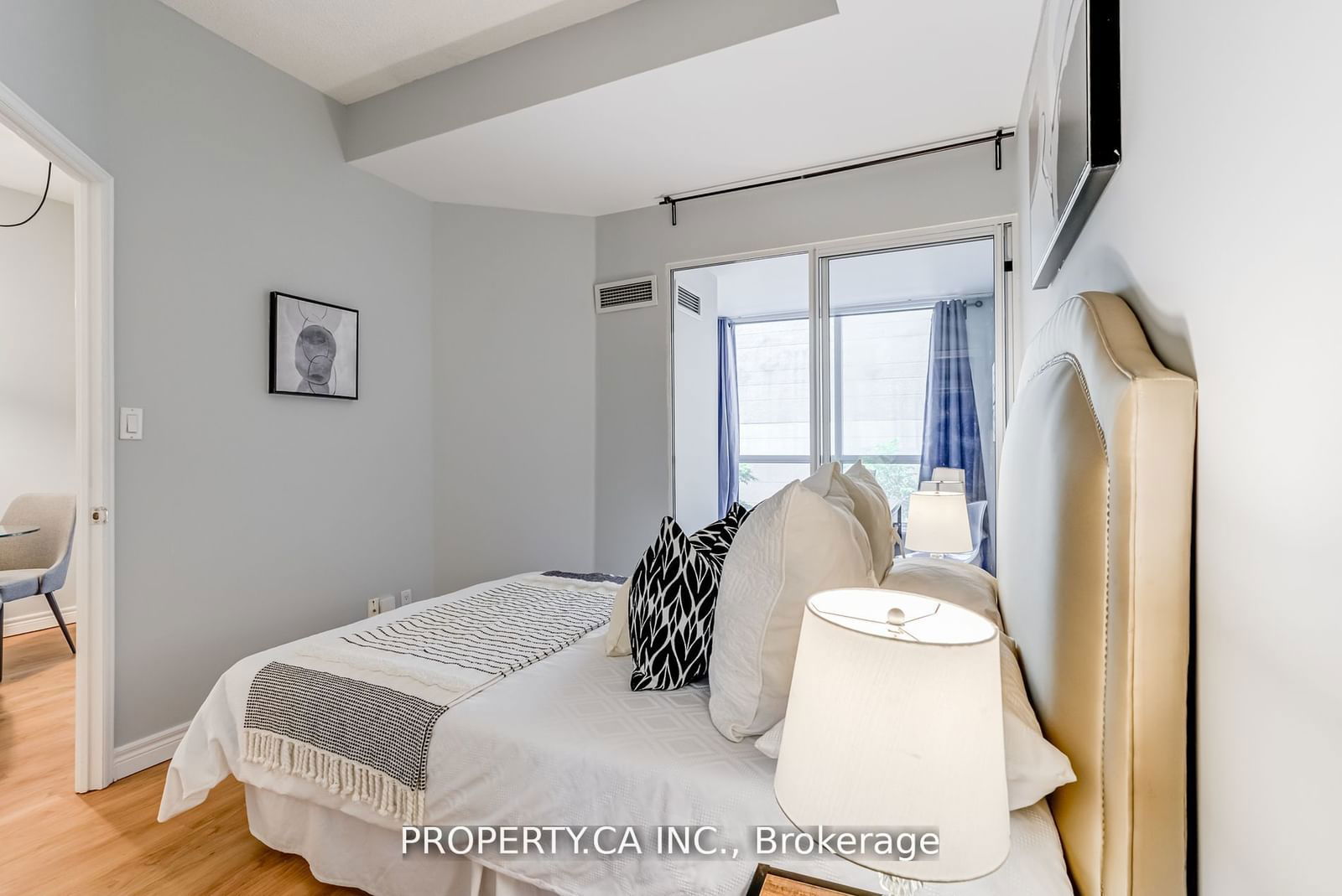 55 Bloor St E, unit 203 for sale - image #22