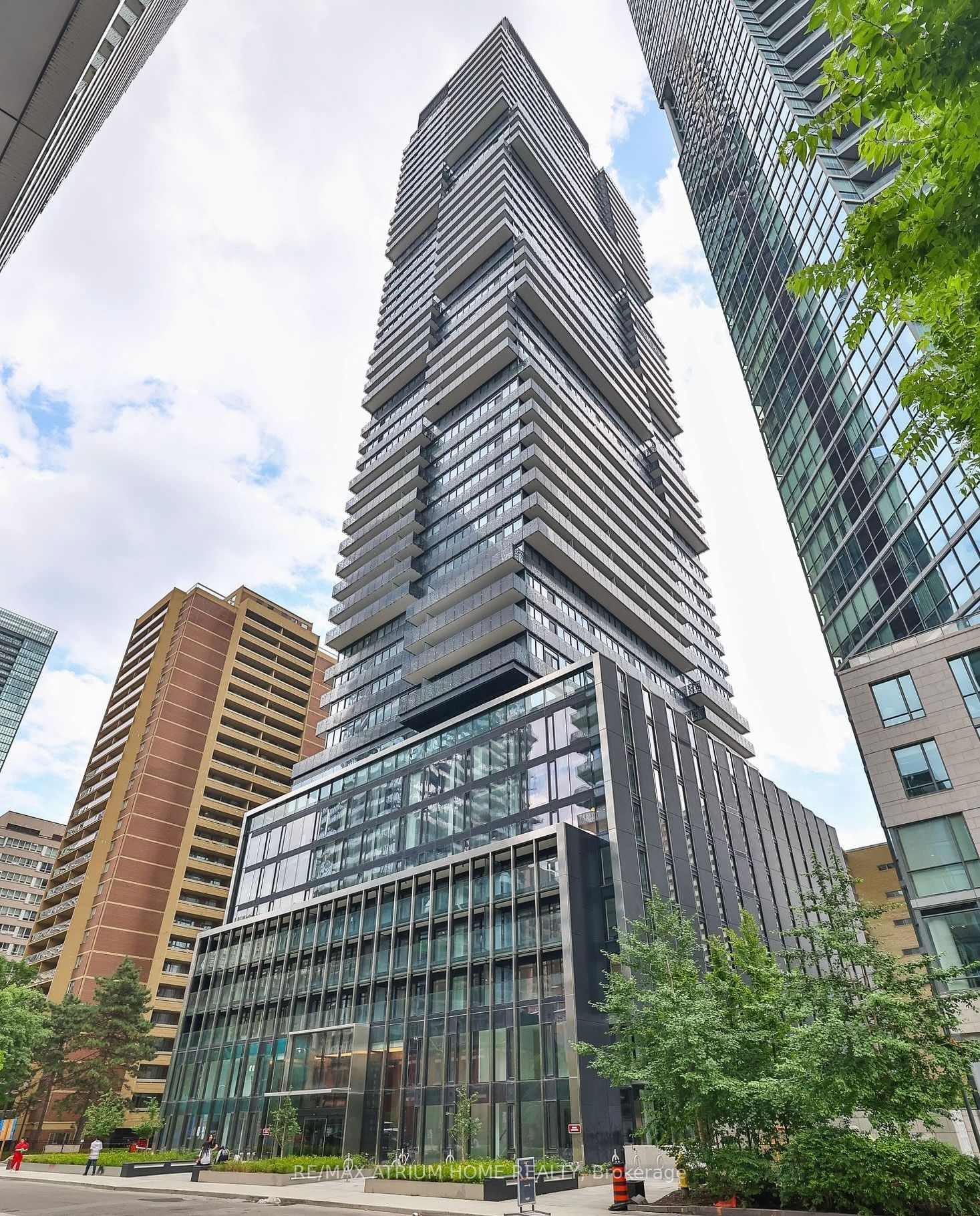 55 Charles St E, unit 2802 for sale - image #2